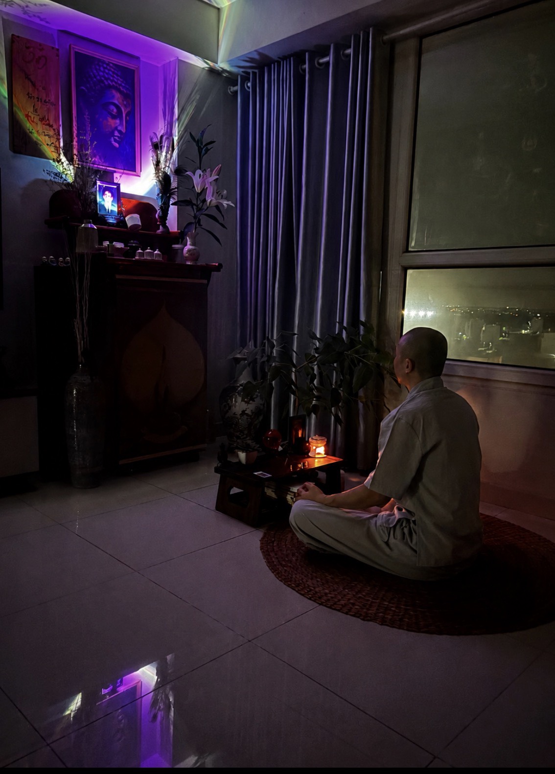 Thiền định trong đêm thành phố